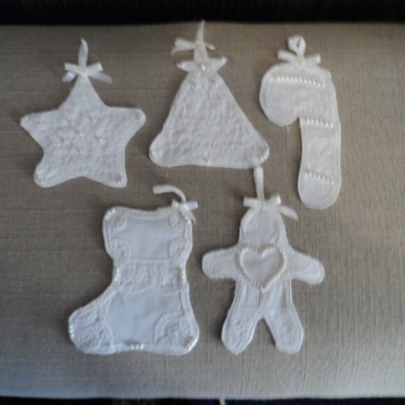 Battenburg Lace Christmas pearl ornaments~ lot of 5 - Picture 1 of 8